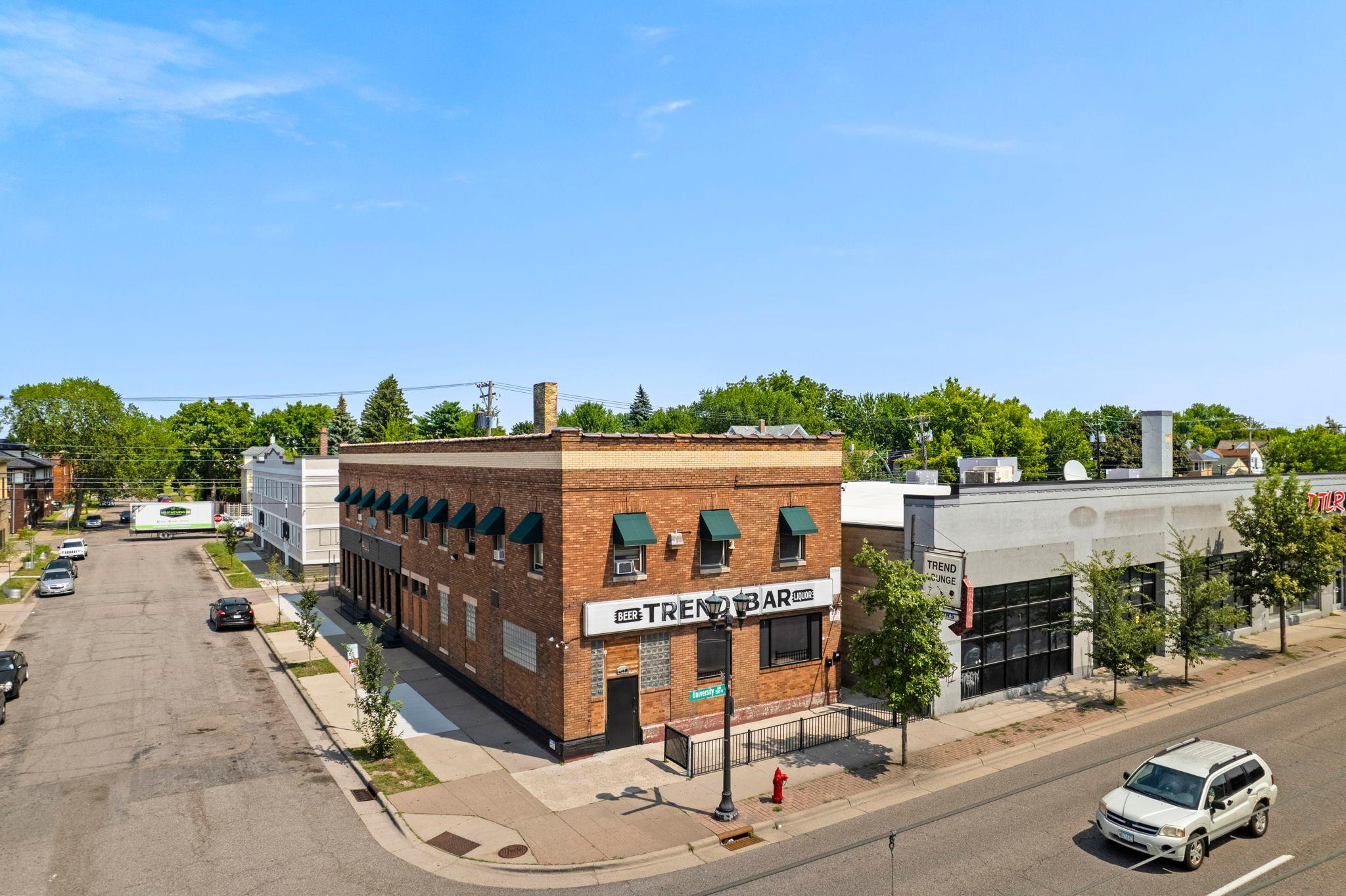 7-web-or-mls-1533 University Ave W-187.jpg