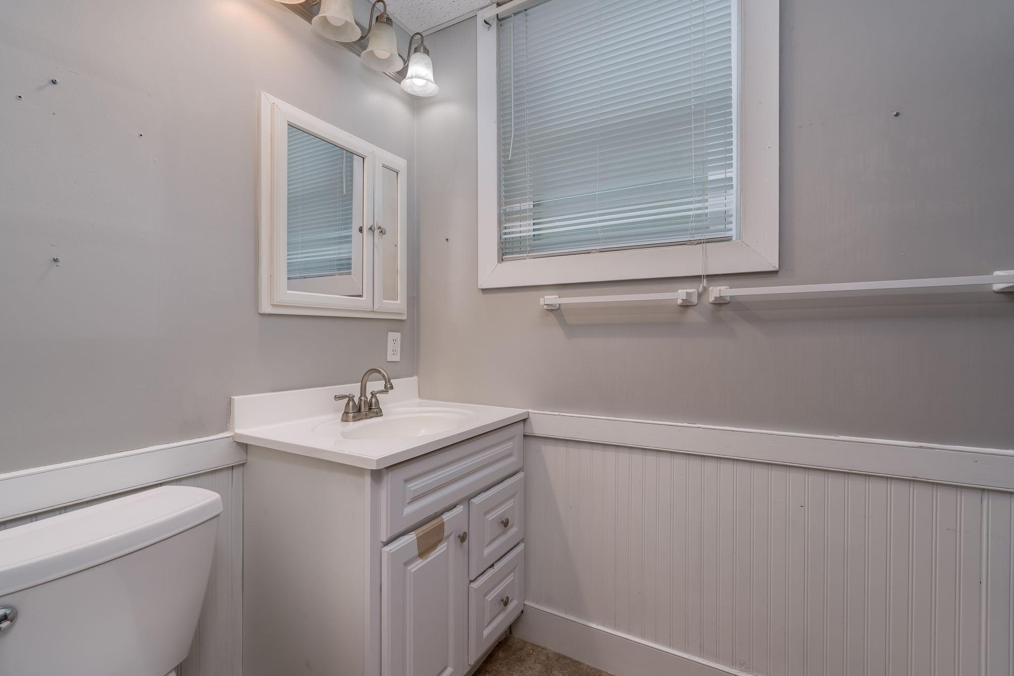 20-web-or-mls-408-s-main-st.jpg