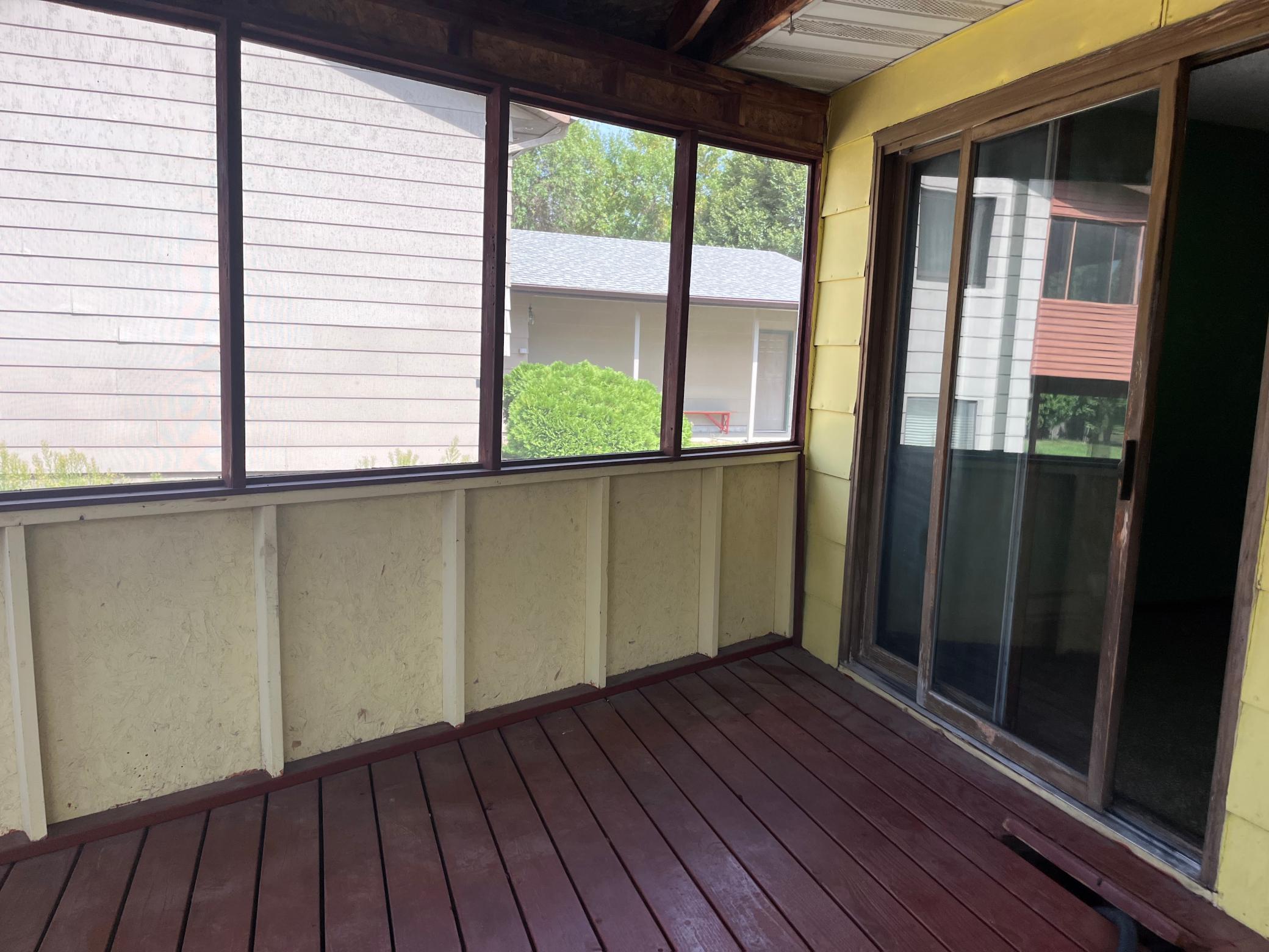 SCREENED IN DECK