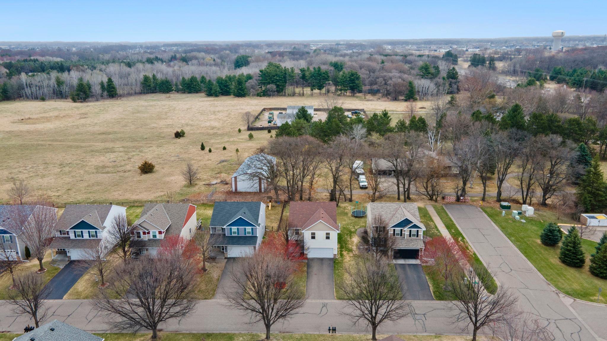 Just minutes from parks, Sunrise Elementary, and Sunrise Lake. Backs up to serene open space. Lakeside Commons Park—just minutes away—featuring a beach, playground, splash pad, and more!