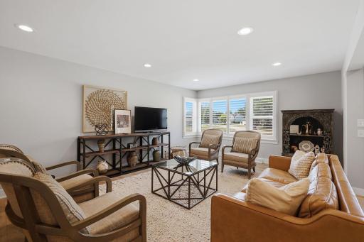 Bright natural light pours in from the west facing windows.