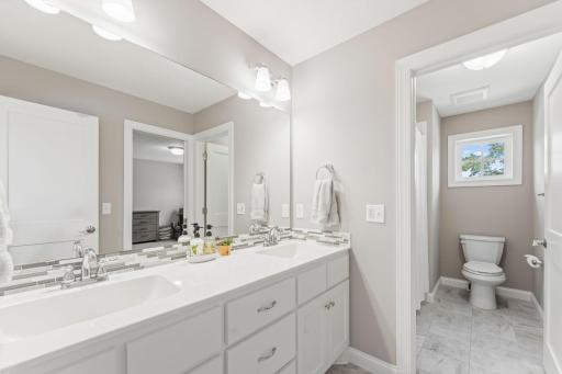 10 Crescent Lane, North Oaks, MN 55127