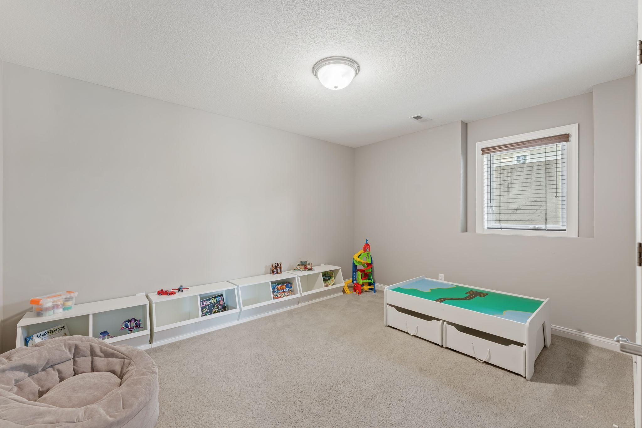 33 Lower Level Bed 5.jpg