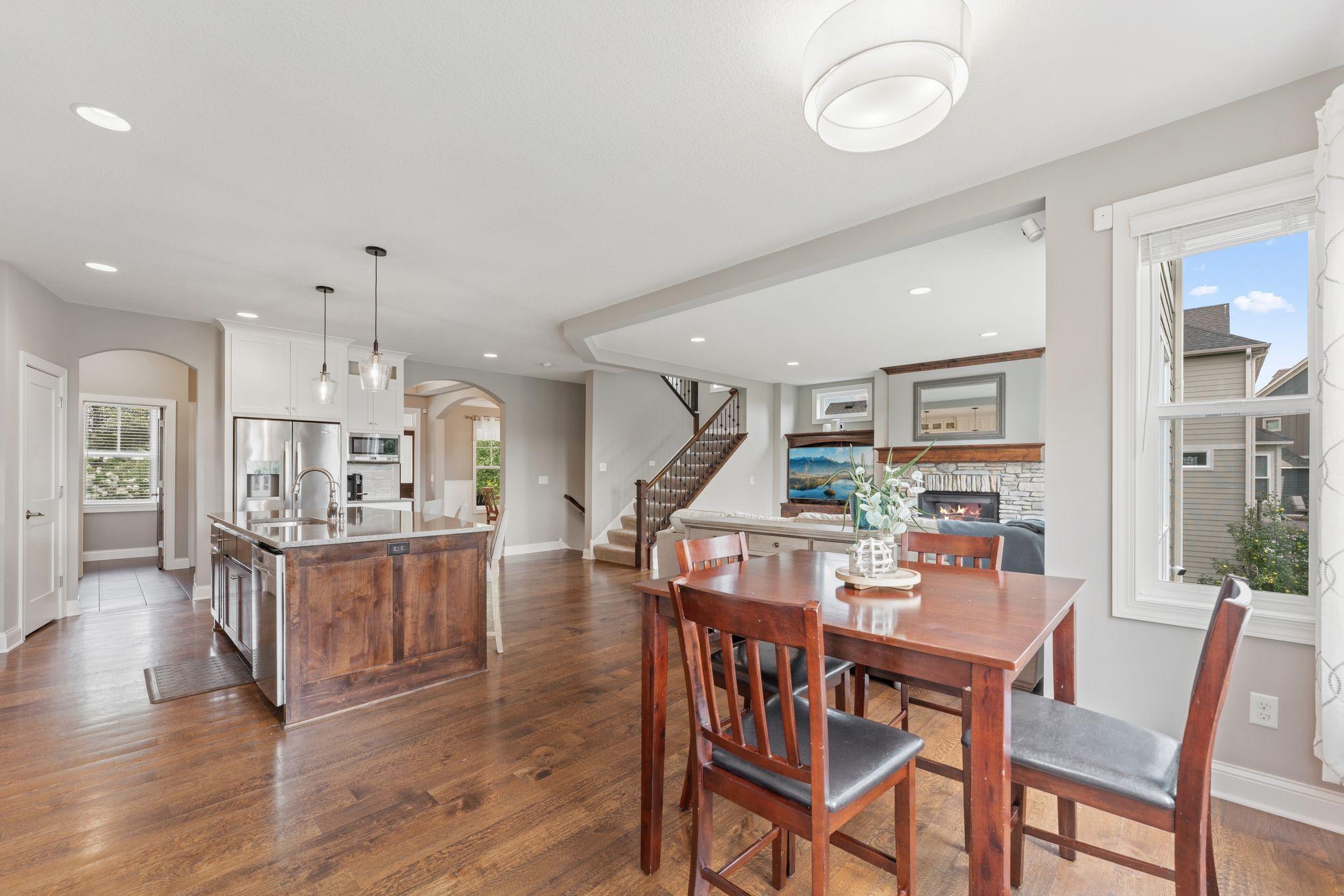10 Kitchen Livingroom Dinette.jpg