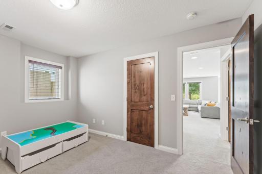 10 Crescent Lane, North Oaks, MN 55127