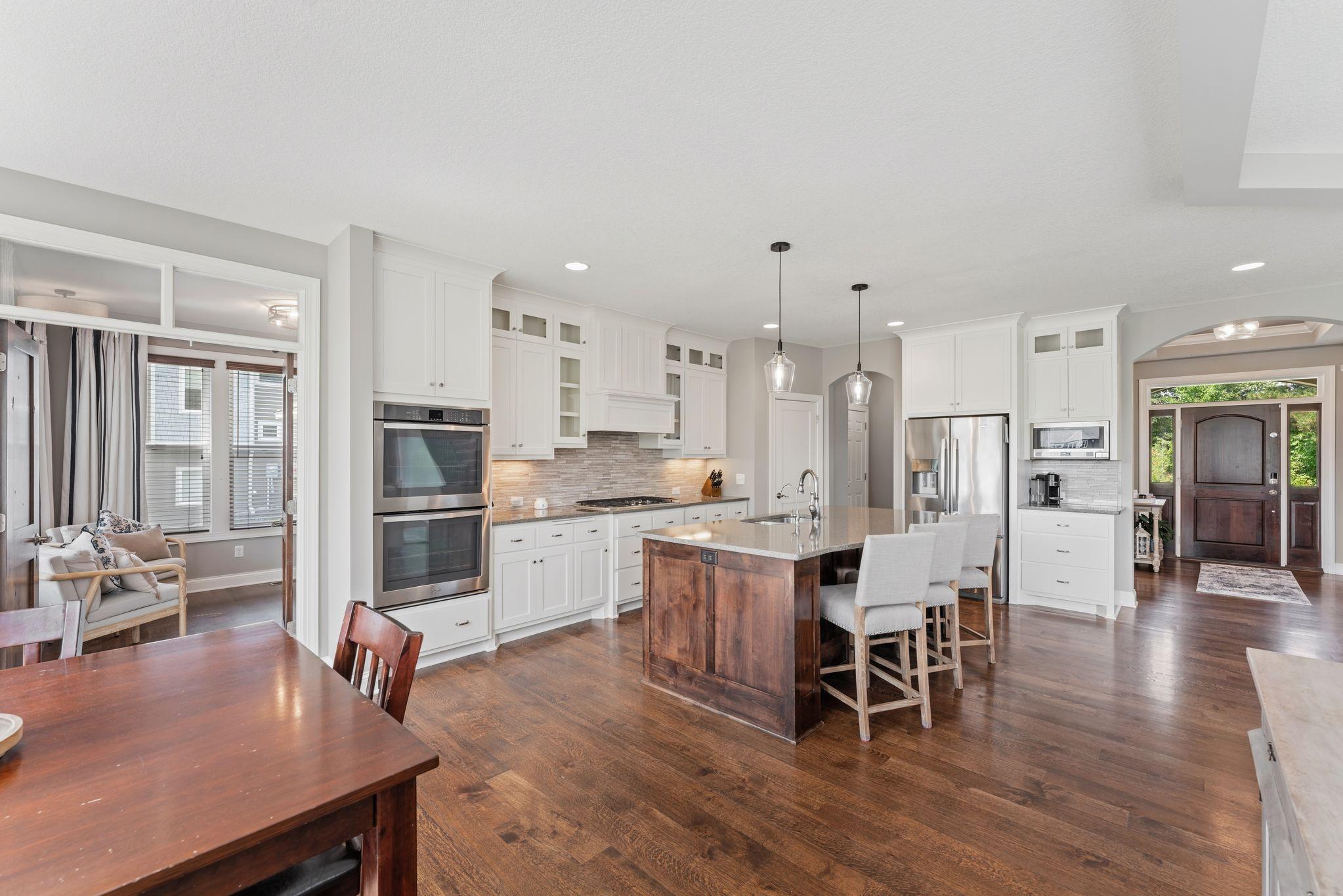 11 Kitchen.jpg