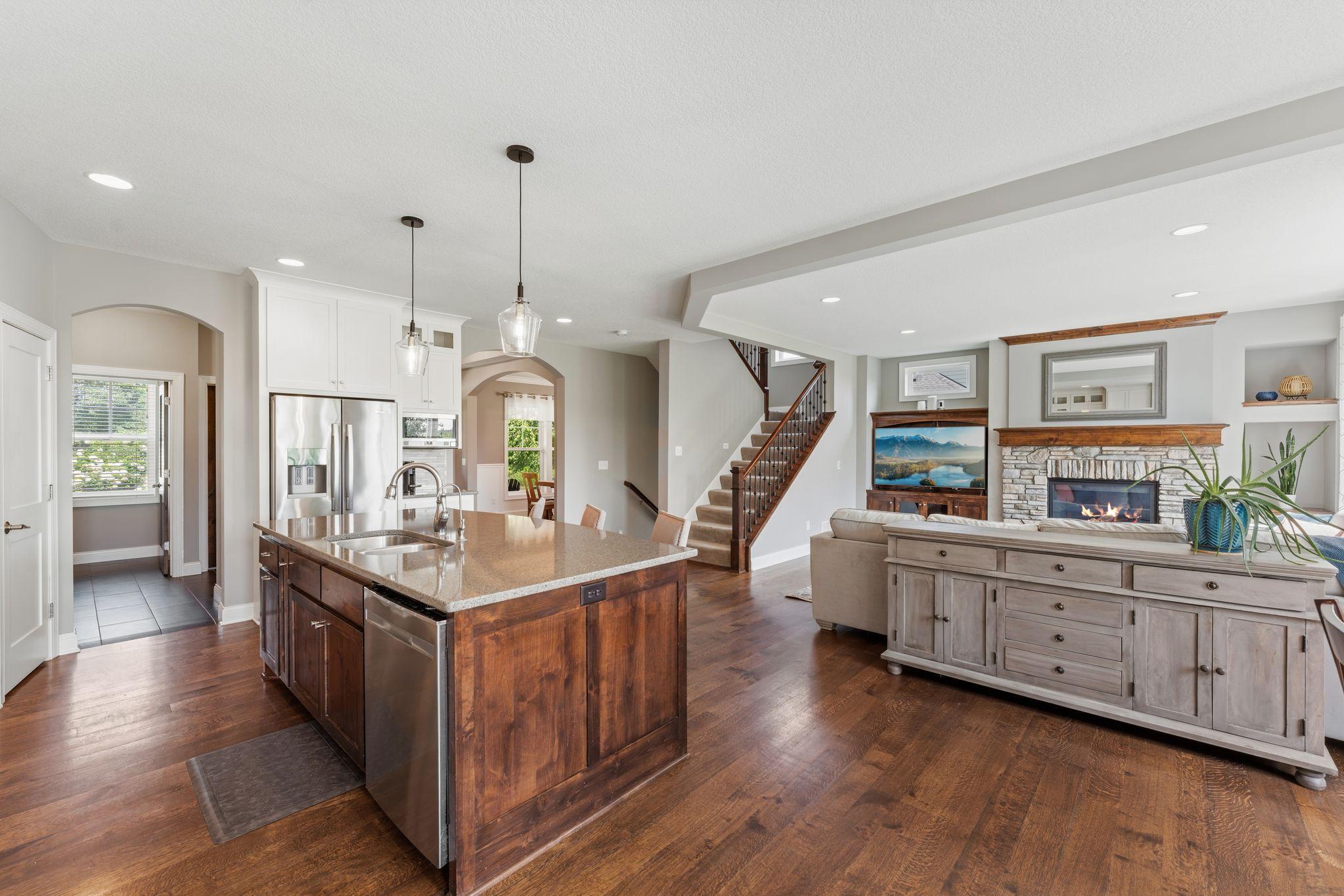10 Kitchen Livingroom 1.jpg