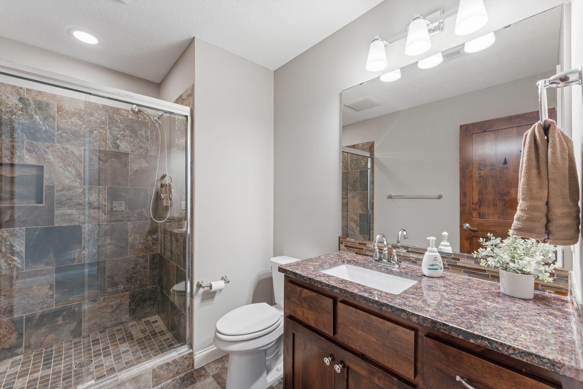 31 Lowever Level Bath.jpg
