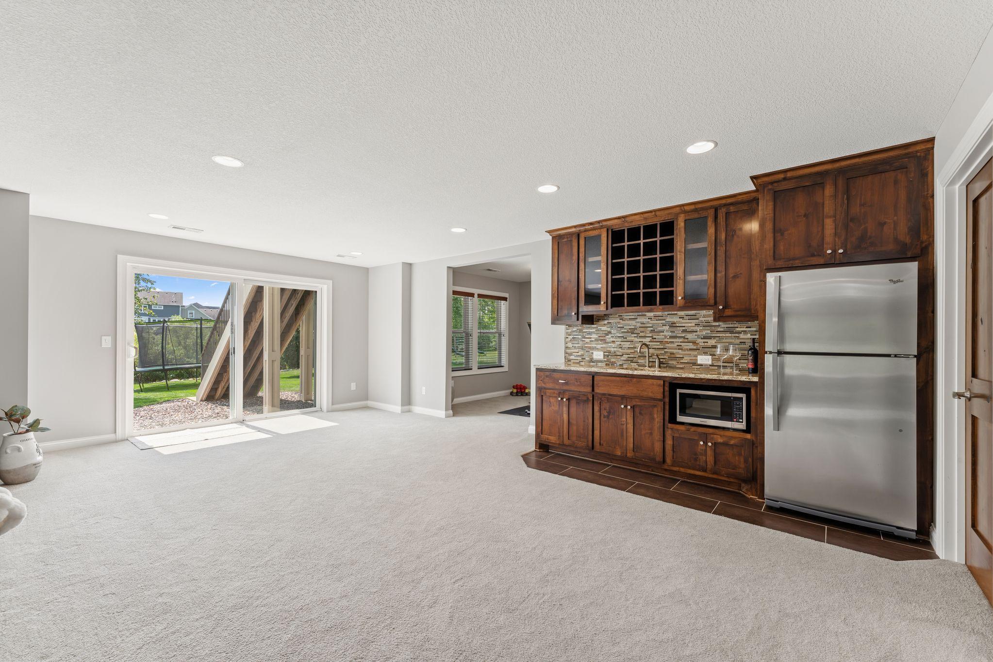 28 Lower Level Wet Bar n 8' Patio Door.jpg