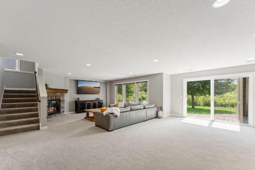 10 Crescent Lane, North Oaks, MN 55127