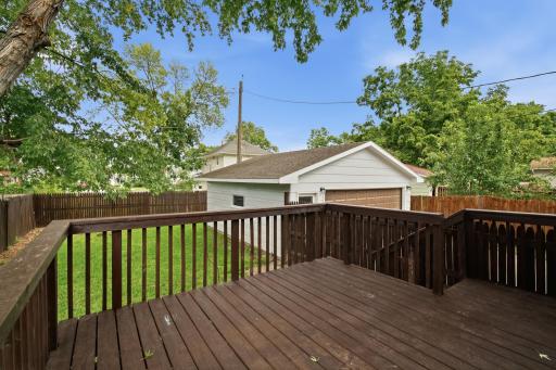 Spacious deck great for entertaining