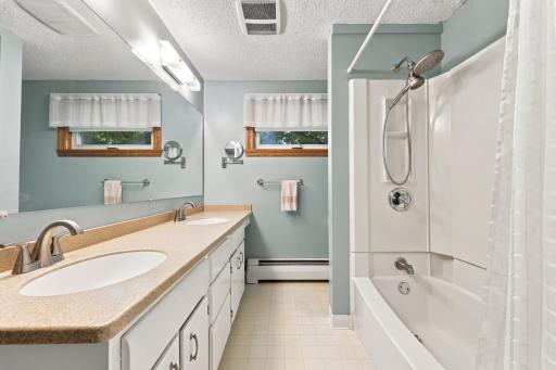 2410 Evergreen Road N, Fargo, ND 58102