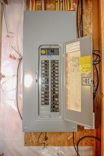 200 amp Circuit Breaker Box.jpg
