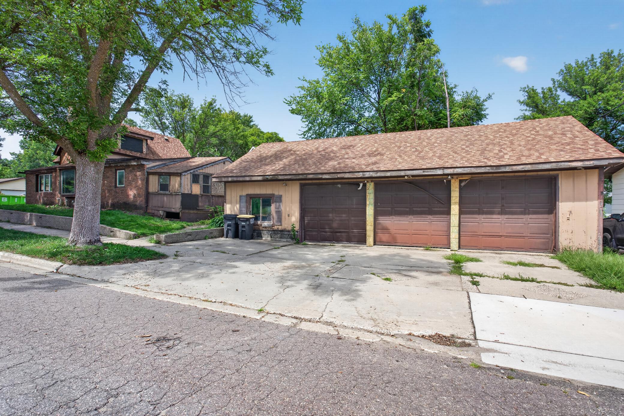 4 Car Garage!