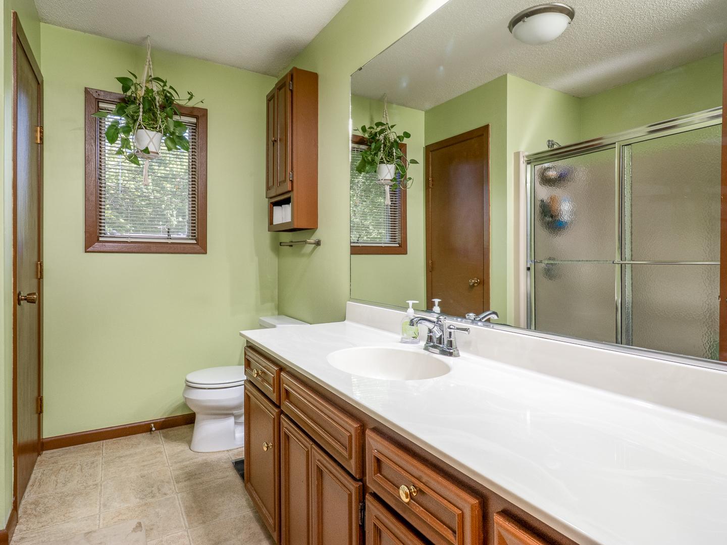 Main level full bath.
