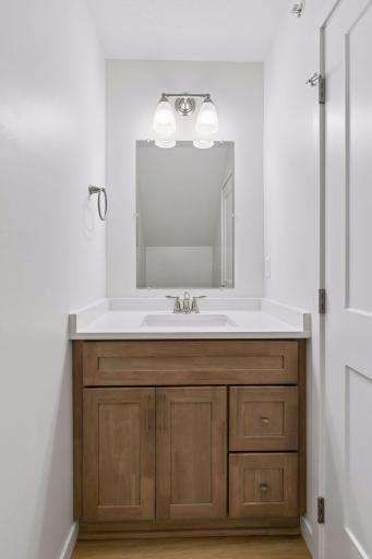 Main level 1/2 bath