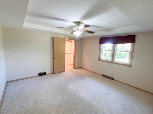 2425 East Avenue, Worthington, MN 56187