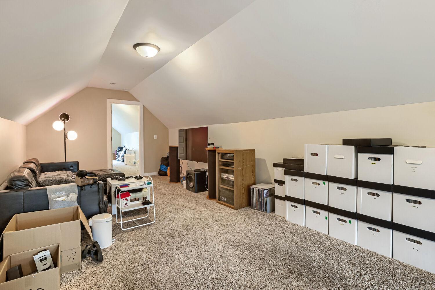 3622 Longfellow Ave - Web Quality - 009 - 09 Living Room.jpg