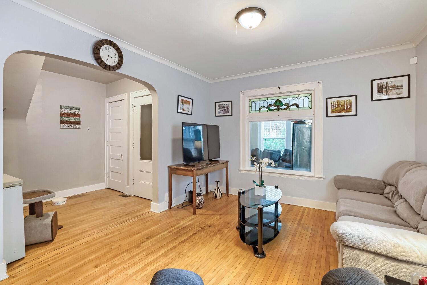 3622 Longfellow Ave - Web Quality - 005 - 05 Living Room.jpg