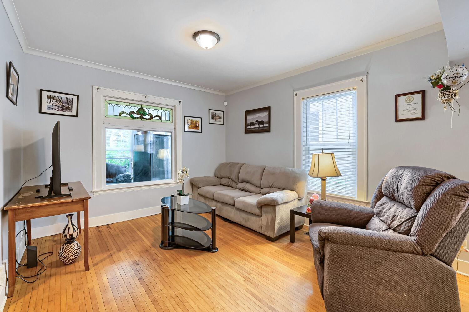 3622 Longfellow Ave - Web Quality - 004 - 04 Living Room.jpg
