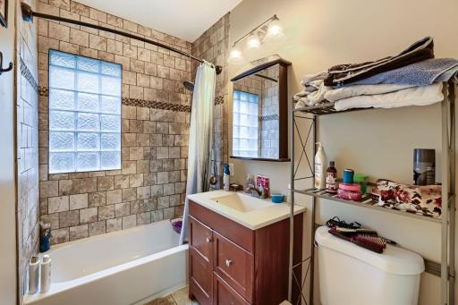 3622 Longfellow Ave - Web Quality - 027 - 27 Bathroom.jpg