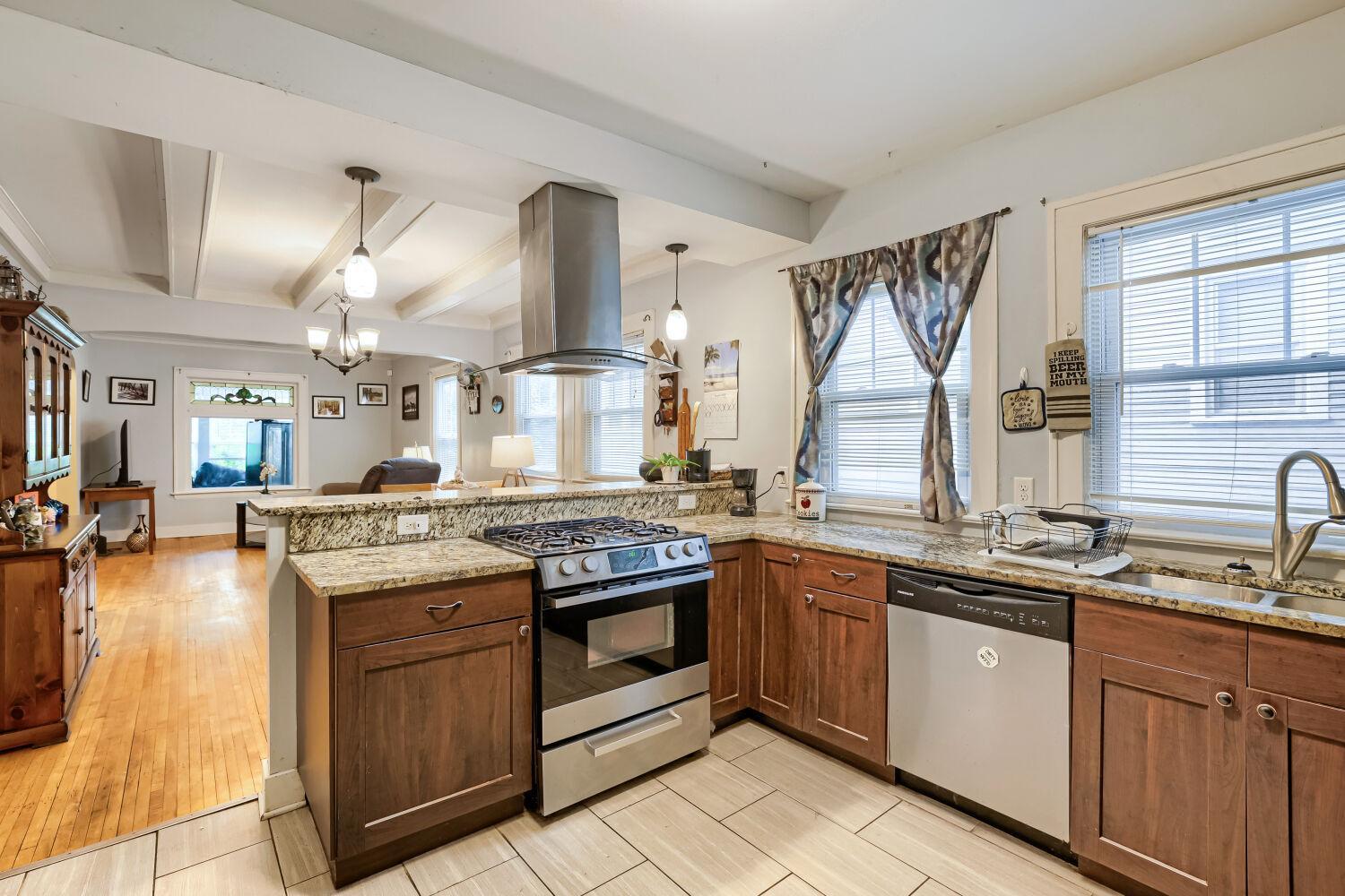 3622 Longfellow Ave - Web Quality - 017 - 17 Kitchen.jpg