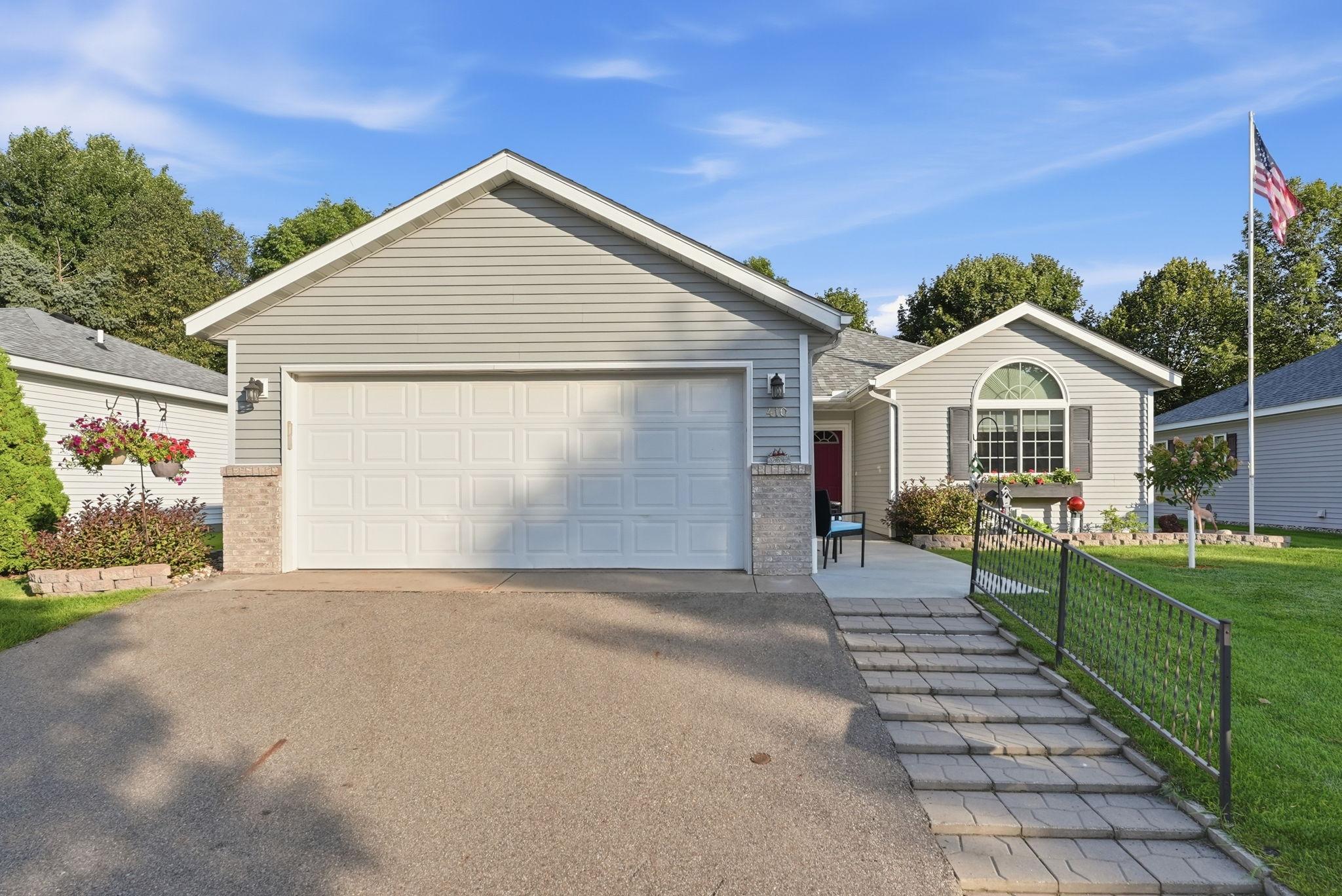 Beautiful curb appeal!