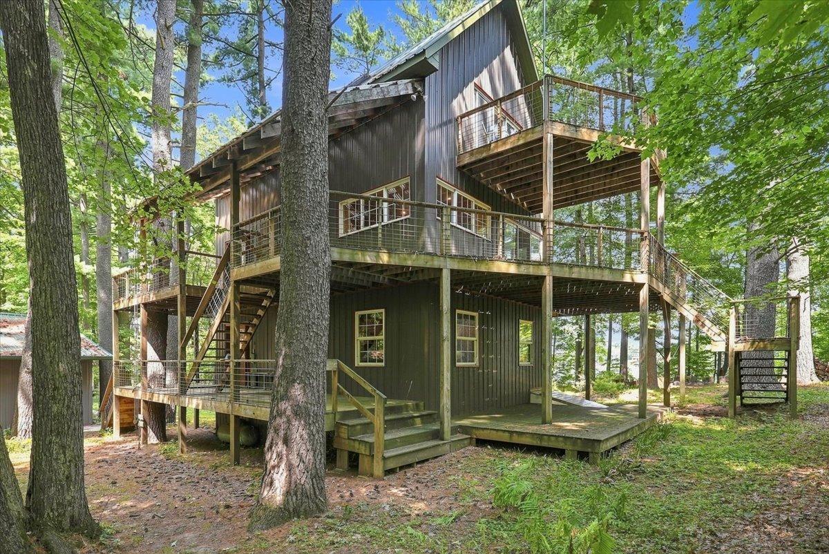 Check out all of that decking!