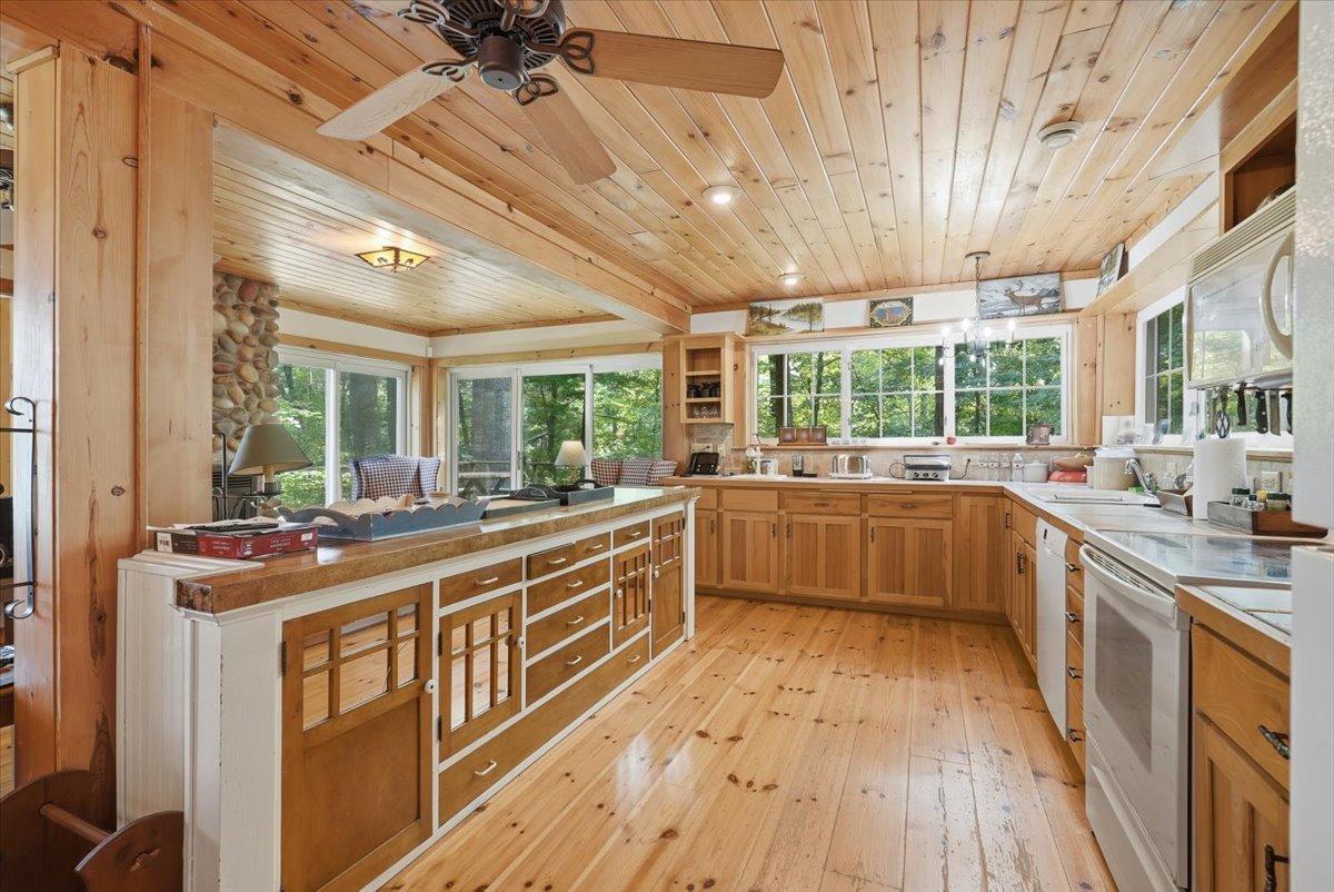 Big kitchen with all the modern amenities