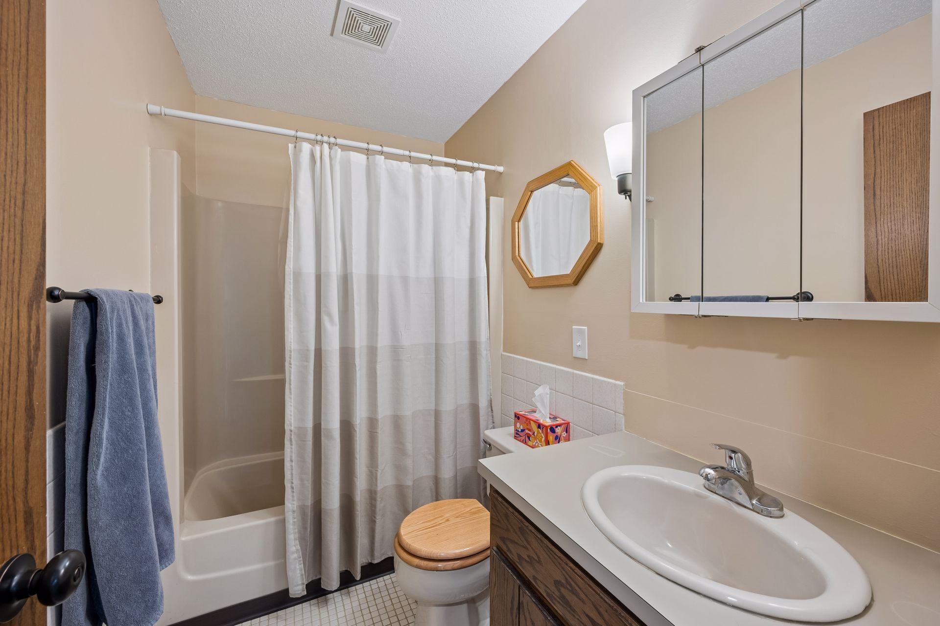 Main level full bath