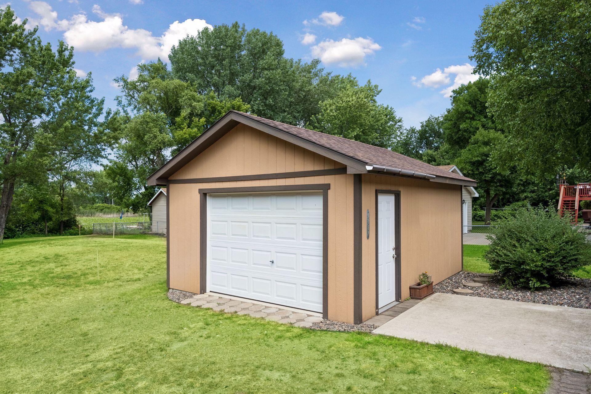 There's also an additional 16x20 garage for all the extras!