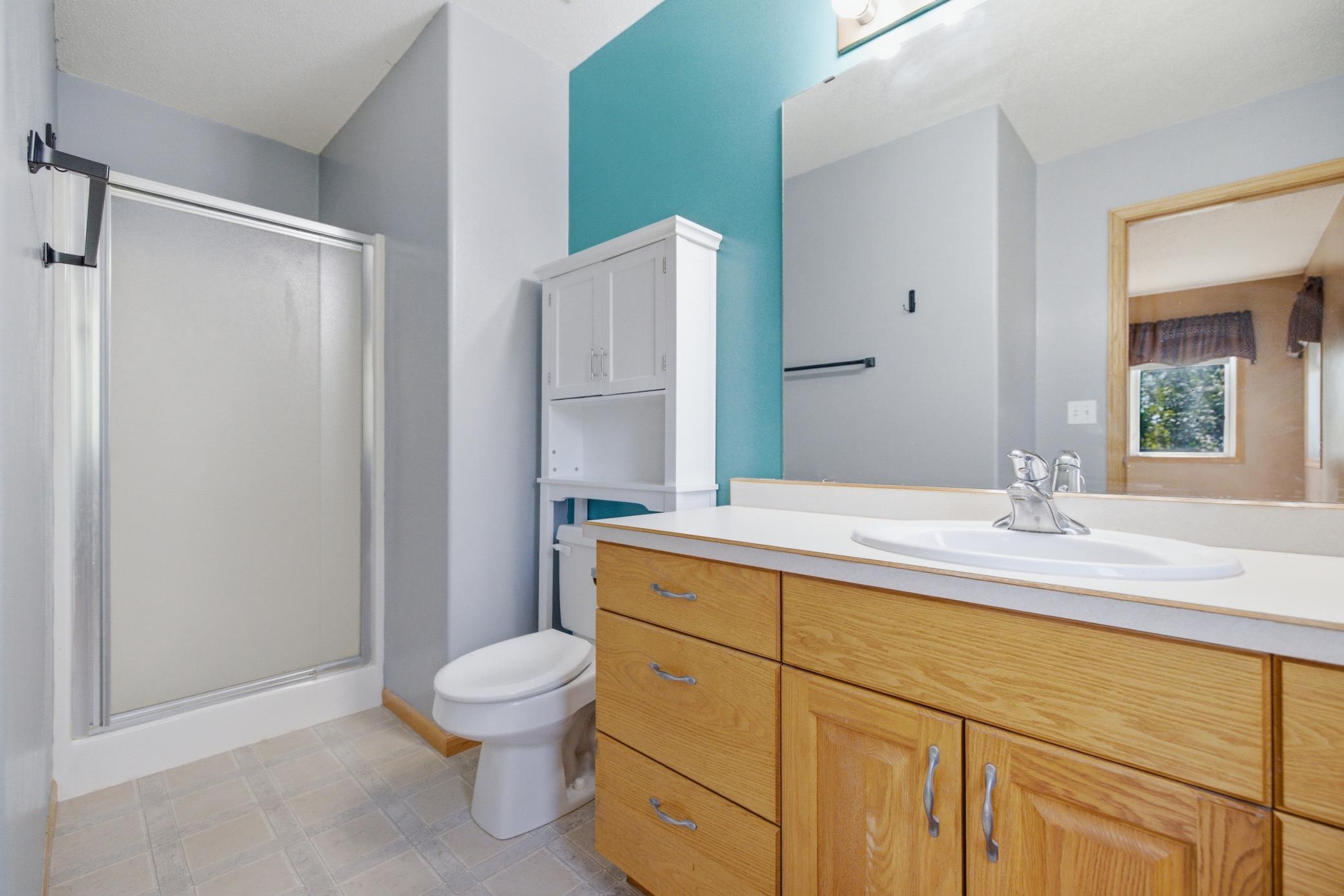 Primary Bath w/ walk-in shower