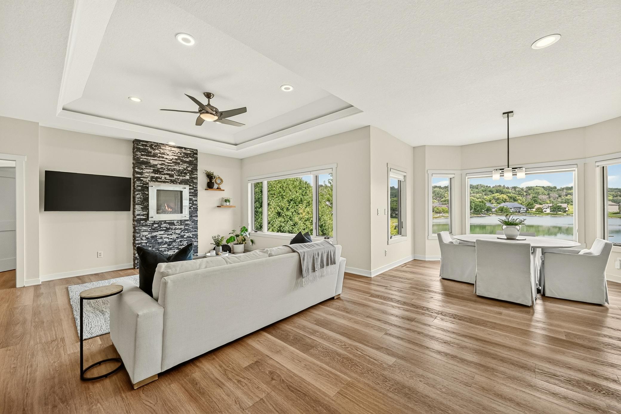 Living room/dining