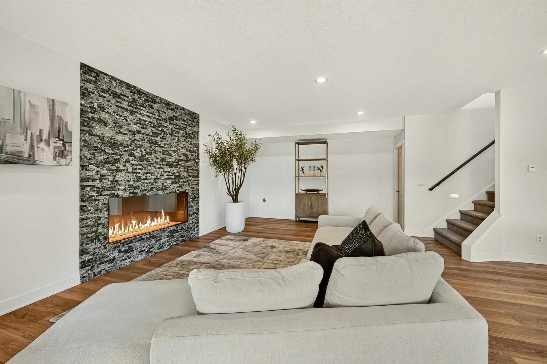 Family Room/Decorative FP