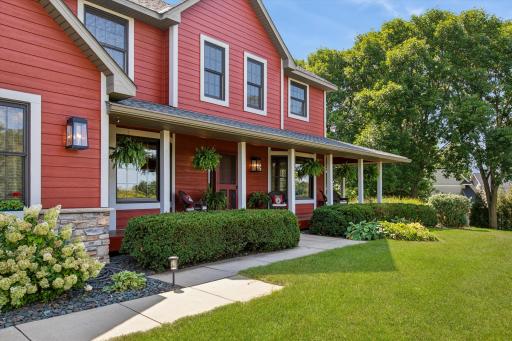 8906 Almquist Way, Inver Grove Heights, MN 55077