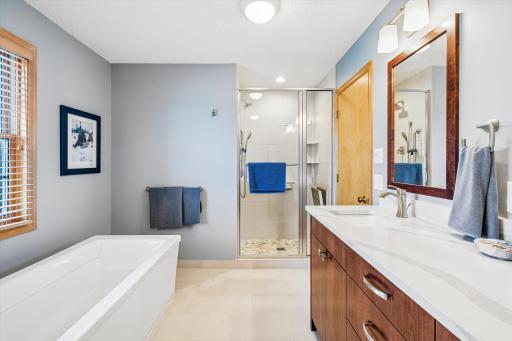 8906 Almquist Way, Inver Grove Heights, MN 55077