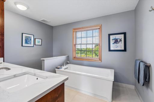 8906 Almquist Way, Inver Grove Heights, MN 55077