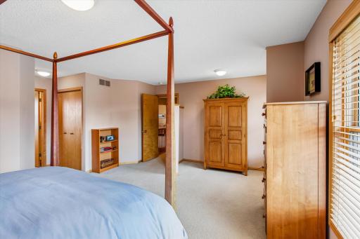 8906 Almquist Way, Inver Grove Heights, MN 55077