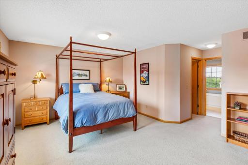 8906 Almquist Way, Inver Grove Heights, MN 55077