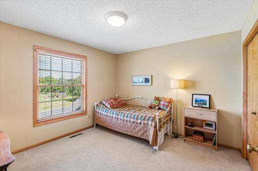 8906 Almquist Way, Inver Grove Heights, MN 55077