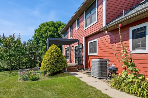 8906 Almquist Way, Inver Grove Heights, MN 55077