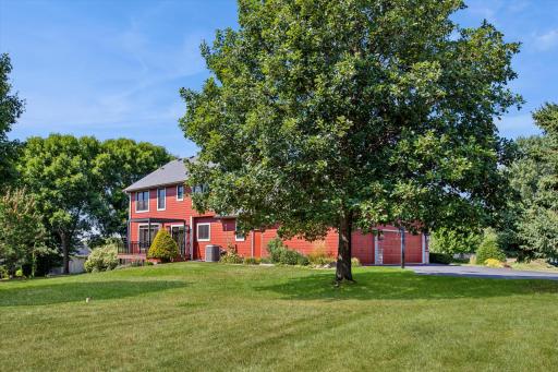 8906 Almquist Way, Inver Grove Heights, MN 55077