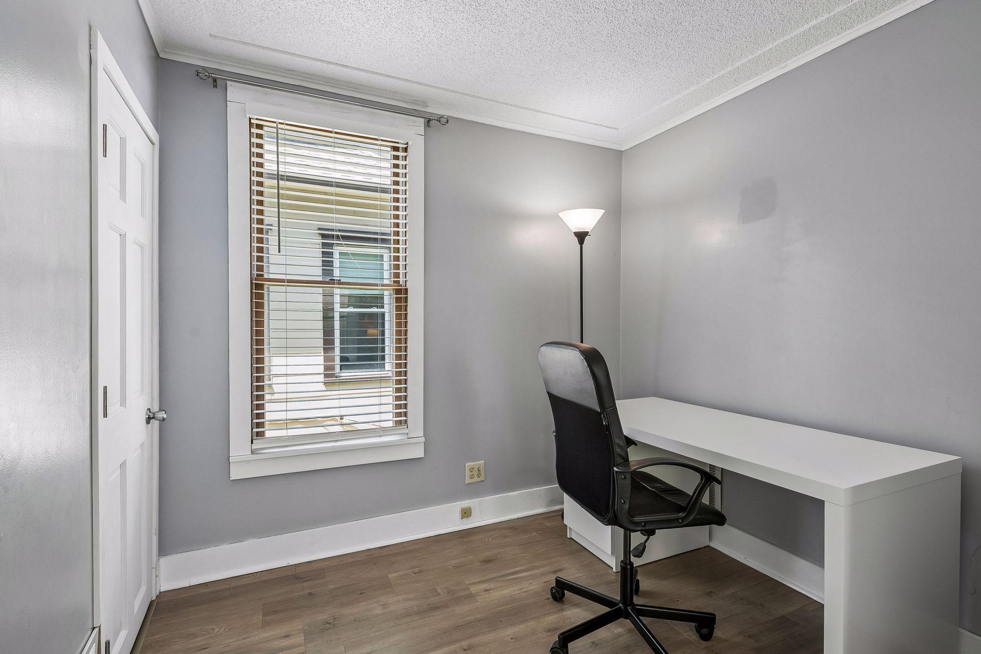 Fantastic flex space - perfect for office or studio, or possible 3rd bedroom.