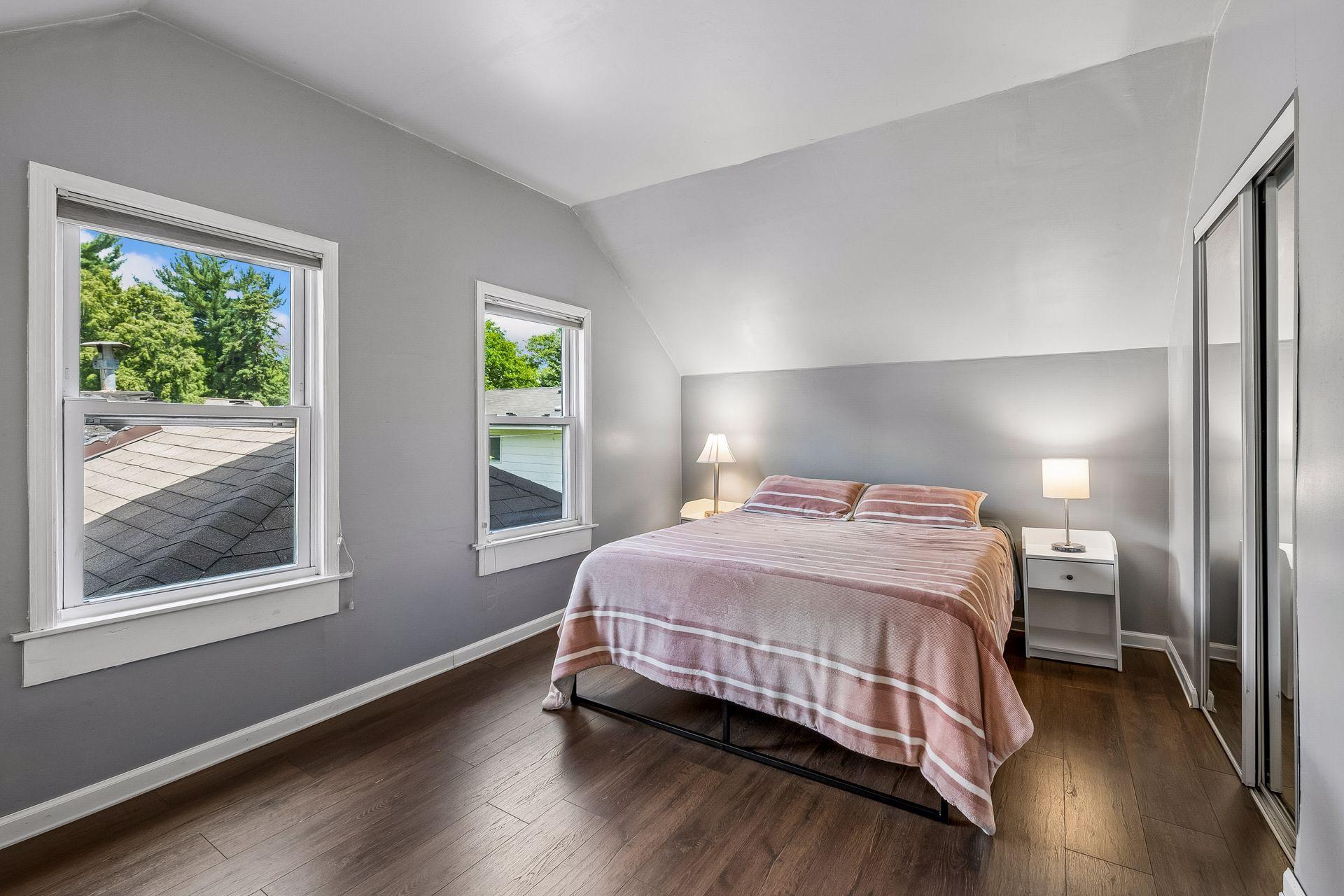 Second upper level bedroom.