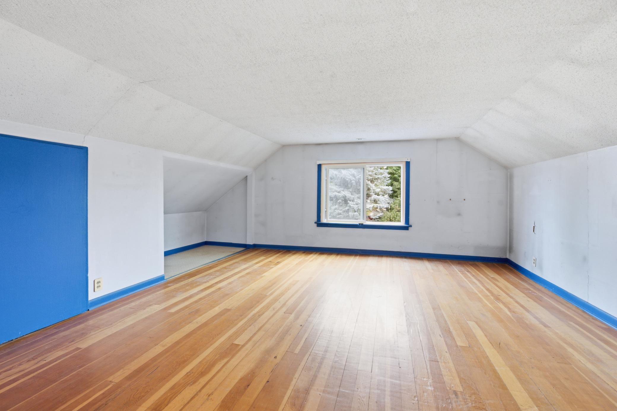 561 E Belleview (12).jpg