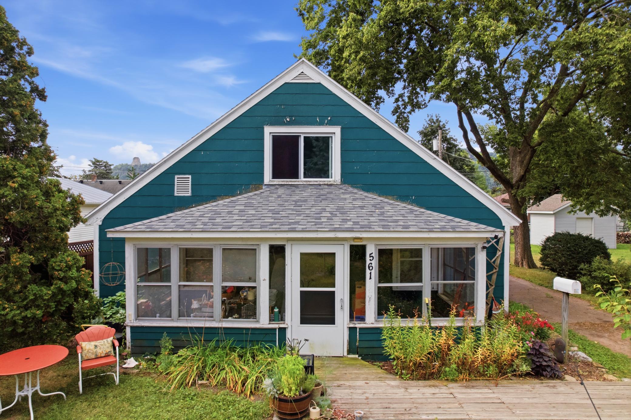 561 E Belleview (1).jpg