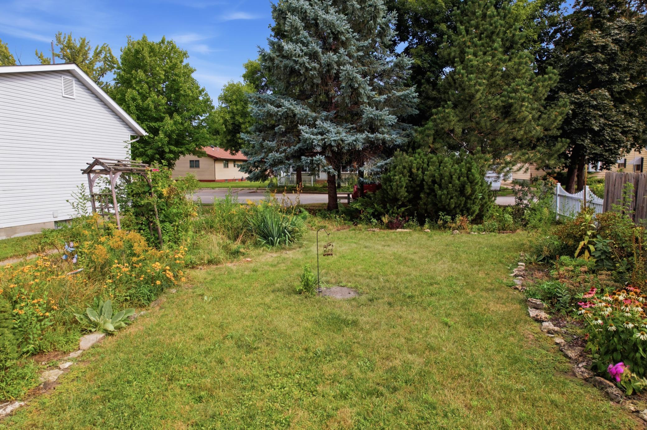 561 E Belleview (15).jpg