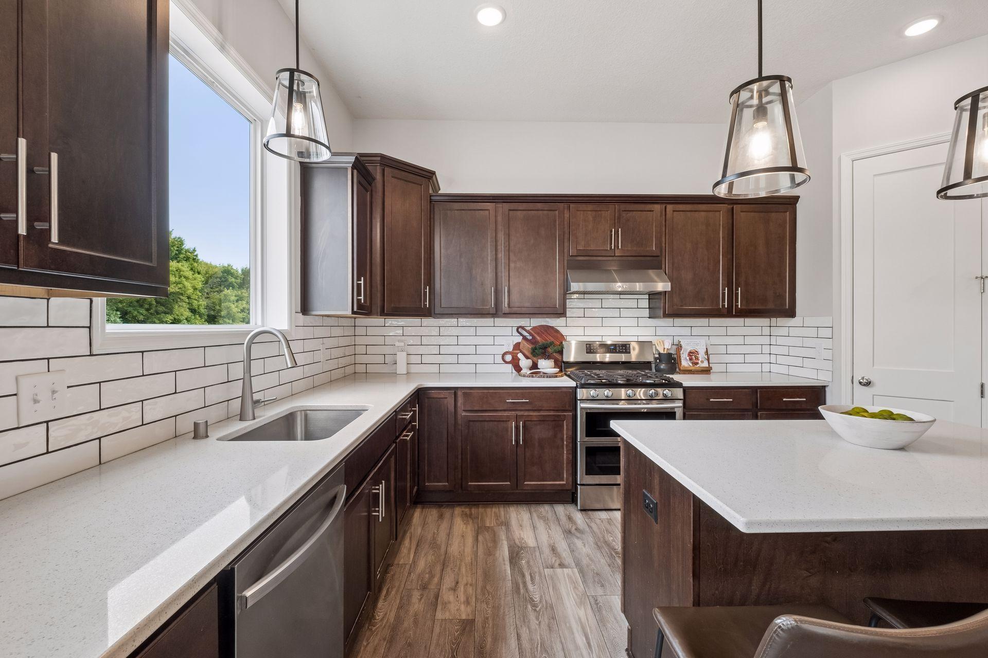 Kitchen w/Hood Venting Out