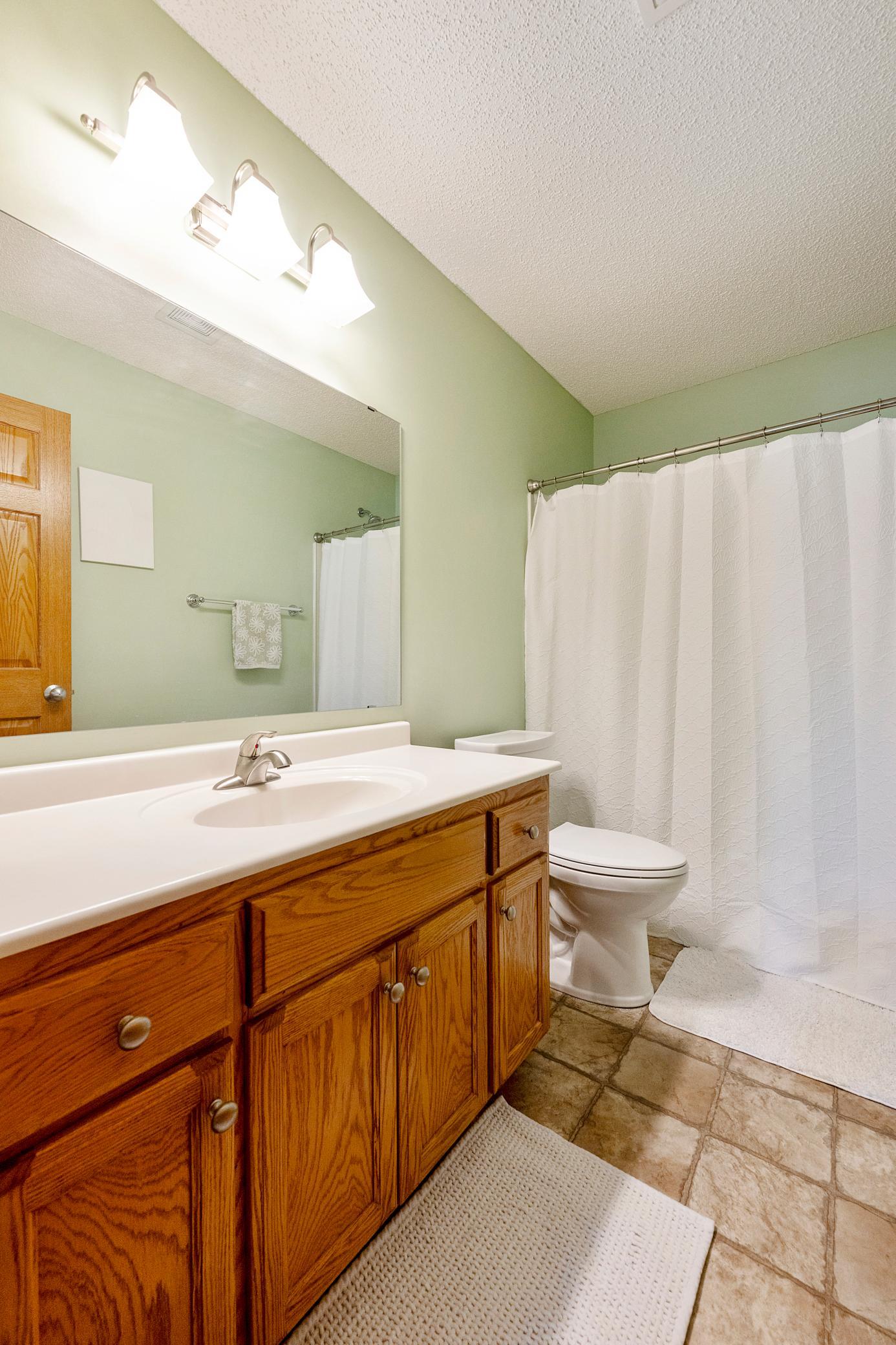 Upper Level Full Bathroom