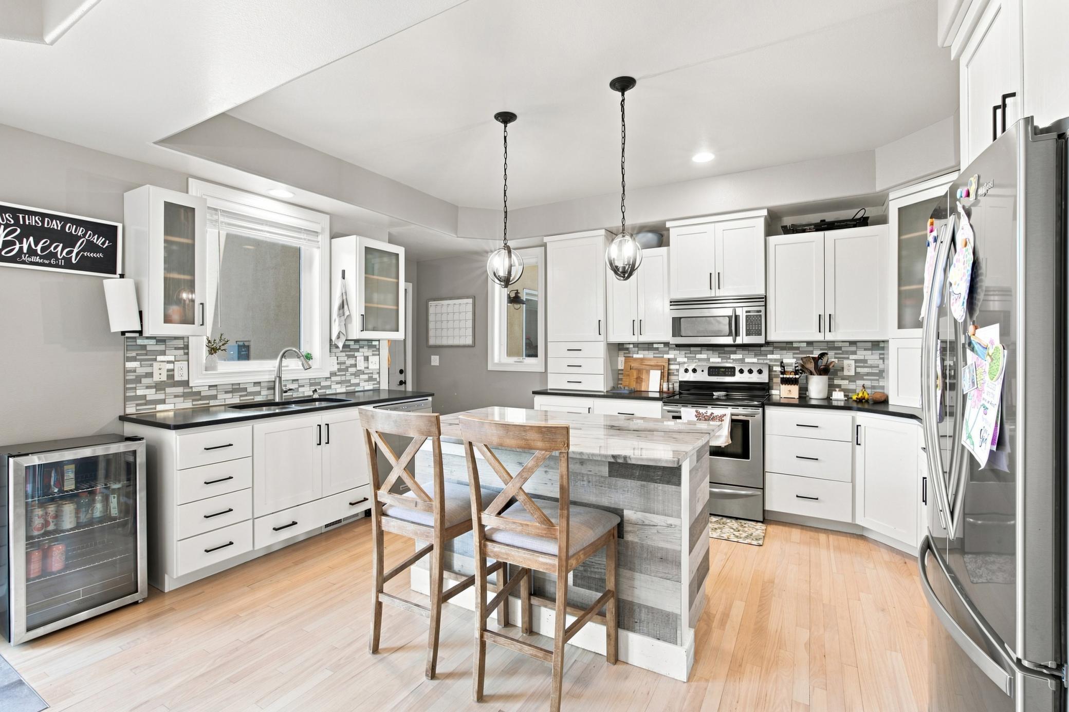 Kitchen (bar fridge excluded)